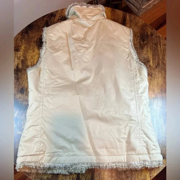 Old Navy | ladies reversible, faux fur/utility style vest. Size: M - Picture 2 of 16